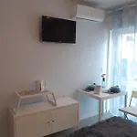 Porto Beach Rooms בית הארחה