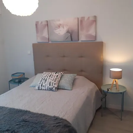 Porto Beach Rooms בית הארחה